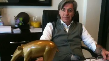 Granzotto con il tapiro di Striscia la Notizia