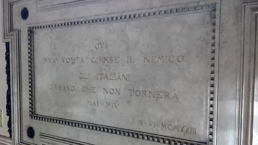 DE POLO - DINO TOMMASELLA - SAN DONA' DI PIAVE - TARGA E SCRITTA DETTATA DA MUSSOLINI PRESENTE IN MUNICIPIO