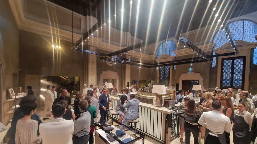 L'interno della nuova boutique di Cucinelli in calle Larga XXII Marzo a Venezia (foto Interpress)