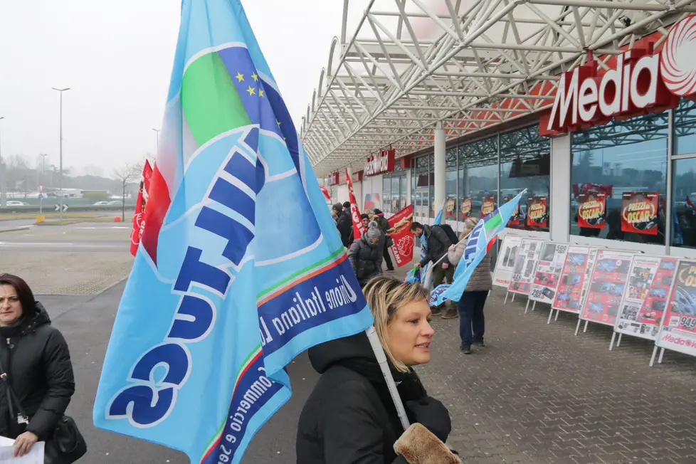 Foto Agenzia Candussi/ Artico/ Mestre, zona Auchan/ Sciopero dei dipendenti di Media World