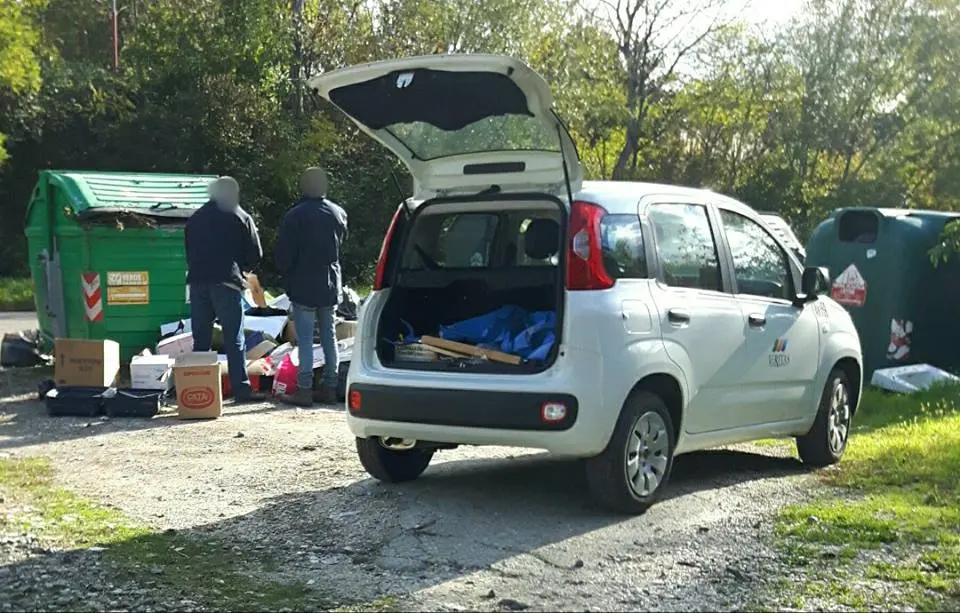 Ispettori Veritas in azione a Spinea (foto dal gruppo Fb Occhio Spinea)