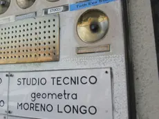 La targa dello studio Longo al civico 12 di Piazzetta Mira Porte