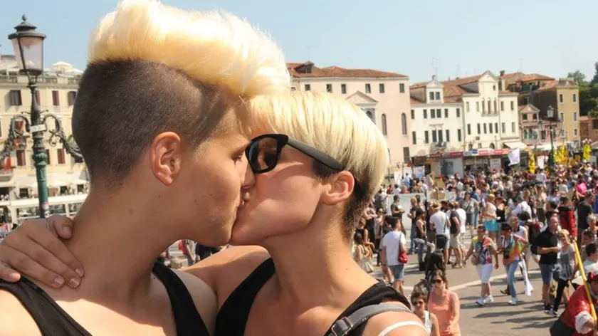 Interpress/Mazzega Morsego Venezia, 28.06.2014.- Gay Pride a Venezia, la marcia per l'ugualianza.- Nela foto alla stazione ferroviaria.-.