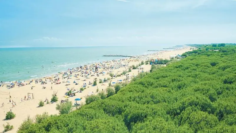 La spiaggia di Cavallino-Treporti. E’ polemica sulla mancata esenzione della tassa di soggiorno per i disabili