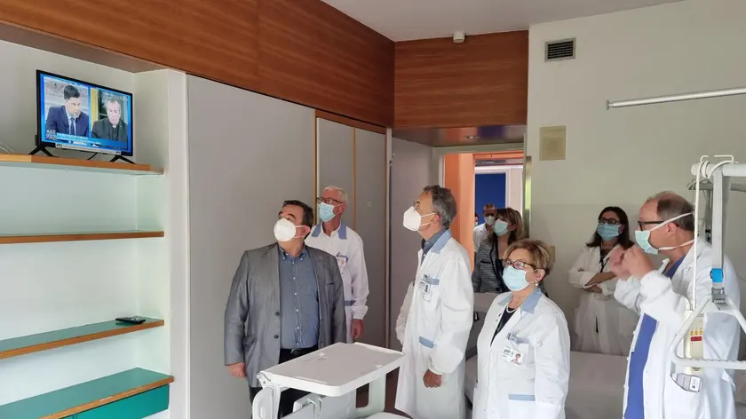 La consegna dei televisori al reparto di Otorinolaringoiatria all'ospedale di Mirano