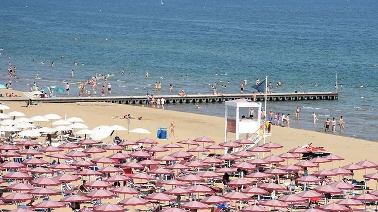 COLUCCI - DINO TOMMASELLA - JESOLO - CODE ENTRATA JESOLO PAESE E MARE AFFOLLATO