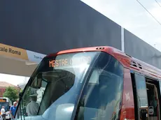 Agenzia Candussi. giornalista: Artico. Descrizione: Luigi Brugnaro al primo test del tram da Mestre a Venezia Piazzale Roma.