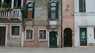 L’abitazione in Campo Santa Margherita dov’è stato trovato il ragazzo senza vita