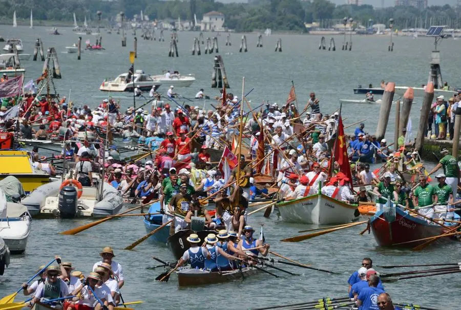 Interpress/M.Tagliapietra Venezia 20.05.2018.- Vogalonga, passaggio in Rio di Cannaregio.