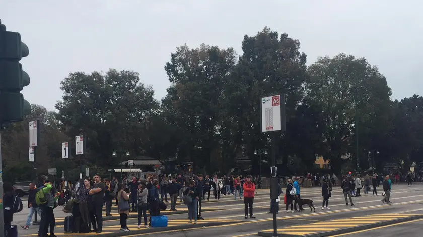 Attesa in piazzale Roma