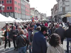 DINELLO - TOMMASELLA DINO - SAN DONA' DI P. - LO STREET FOOD DI SERA E "CENTOPASSIONI" PER LE STADE