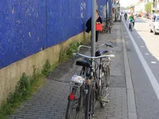 Biciclette parcheggiate in ogni angolo nei pressi della stazione FS Ve.Mestre