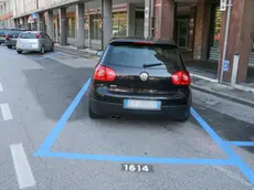 Foto Agenzia Candussi/ Furlan/ Mestre, via Antonio Lazzari/ Parcheggi strisce blu numerati per utilizzare con l'App AVM Venezia