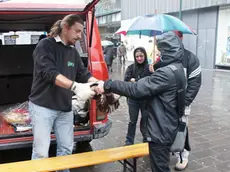 IL GRUPPO DI VOLONTARI, COOPERATIVE SOCIALI CHE SARA' NELLE STRADE AD AIUTARE GLI HOMELESS, BARBONI, SENZA DIMORA. TESTATINA I NUOVI POVERI