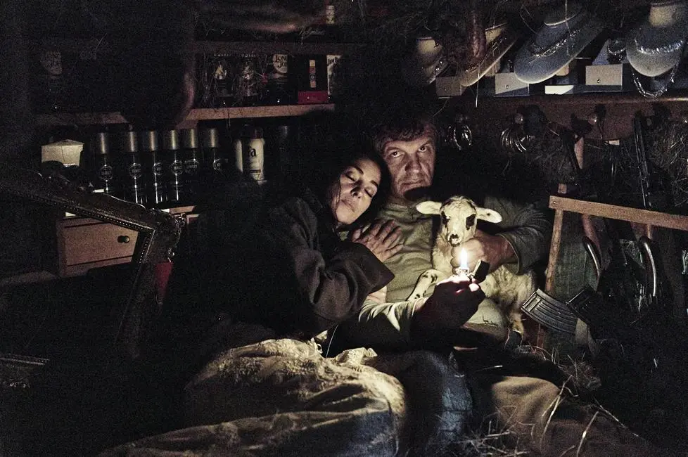 Una foto di scena del film 'On the milky road' di Emil Kusturica. Roma, 28 luglio 2016. ANSA/ US VENEZIA 73 +++ ANSA PROVIDES ACCESS TO THIS HANDOUT PHOTO TO BE USED SOLELY TO ILLUSTRATE NEWS REPORTING OR COMMENTARY ON THE FACTS OR EVENTS DEPICTED IN THIS IMAGE; NO ARCHIVING; NO LICENSING +++