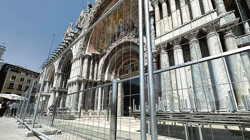 Le barriere davanti alla Basilica di San Marco