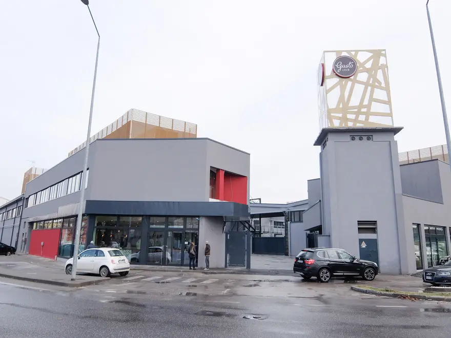 GIORNALISTA: Baschieri AGENZIA FOTO: Candussi LUOGO: Marghera DESCRIZIONE: nuovo mercato ortofrutticolo