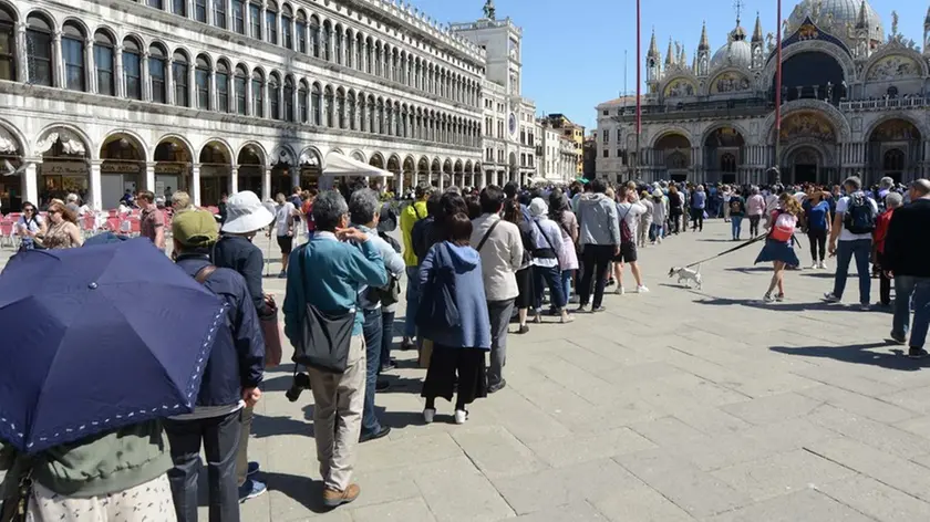 Interpress/M.Tagliapietra Venezia 30.04.2018.- Turismo a San Marco. Code eccezionali in Basilica di San Marco.