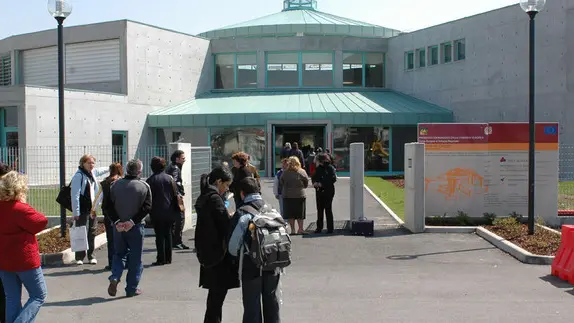 F.GAVAGNIN CEGGIA SCUOLE MEDIE CHIUSE PER ESALAZIONI CHIMICHE