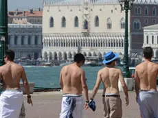 Interpress/M.Tagliapietra Venezia 27.08.2016.- Turisti a torso nudo.