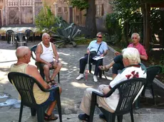 Un gruppo di anziani a Venezia