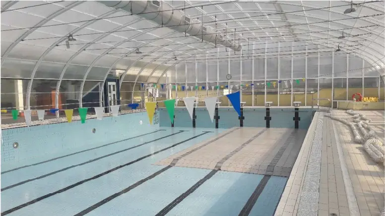 L’interno delle piscine moglianesi ora finite in vendita all’asta