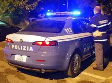 in foto la polizia intervenuta sul parcheggio dove si e' svolto l'agguato..RAPINA PER 30 MILA EURO ALL' IPPODROMO SANT'ARTEMIO IN VIALE FELISSENT - polizia notte..