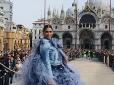 Interpress/M.Tagliapietra Venezia 26.02.2017.- Carnevale. Volo Dell'Aquila, Melissa Satta. Piazza San Marco.