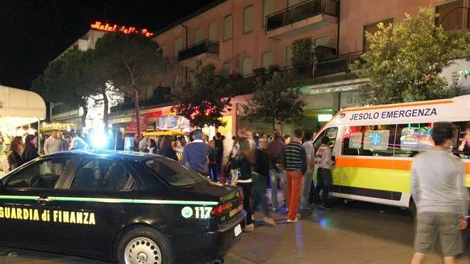 MORSEGO JESOLO PIAZZA MAZZINI DI NOTTE