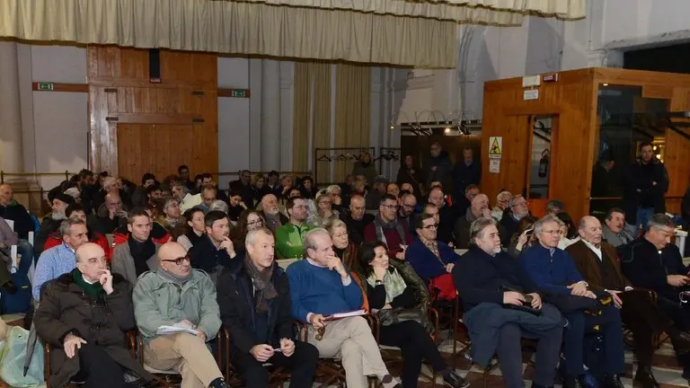 Interpress/M.Tagliapietra Venezia 02.02.2017.- Assemblea pubblica "Sicurezza della navigazione, moto ondoso e traffico acqueo: pericolo a San Zaccaria". San Leomardo. Giovanni Martini (Pres. Municipalità, Marco Zanon (gondoliere), Nerio Oselladore (actv).