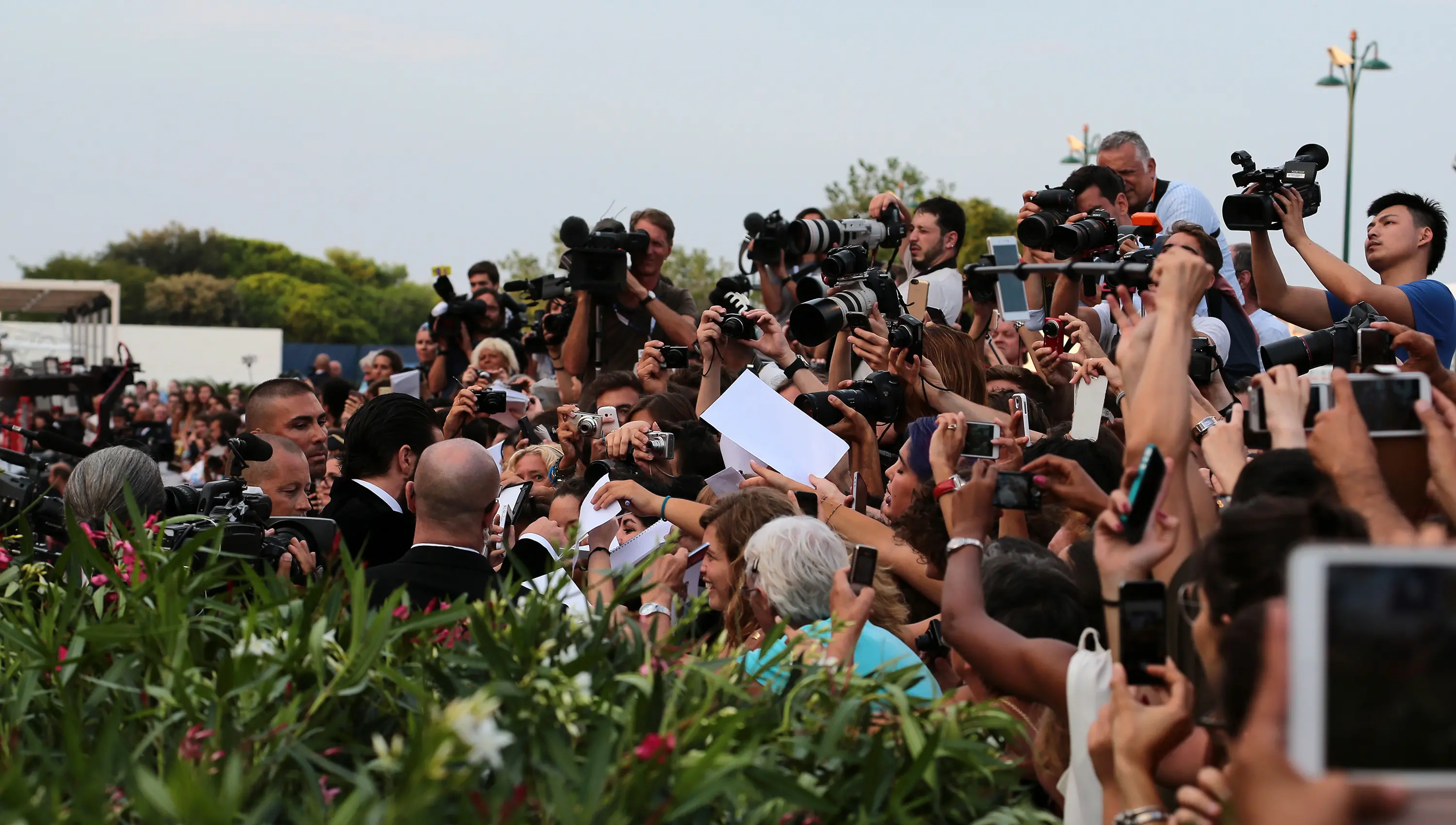 02/09/2015 Venezia, 72 Mostra Internazionale d' Arte Cinematografica, fan attendono la cerimonia di aperura