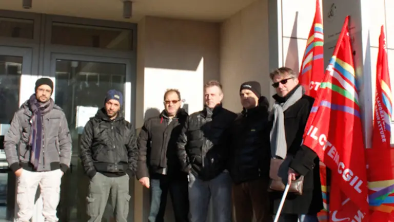 protesta dei lavoratori davanti alla sede della DEMONT GROUP in via Torino 180 Mestre