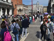 Interpress/Mazzega Venezia, 16.04.2017.- Turismo Pasquale a San Marco, lunga coda per l'accesso al Campanile