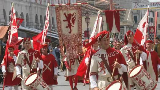 mph04a..Elisabetta Donaggio..18/6/2006..Chioggia. marcilna 06, il corteo torico marciliana e vincitori