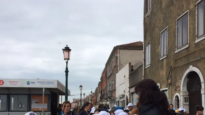 500 bambini hanno ripulito Venezia e raccontato l'esperienza, per il progetto Indecorosamente