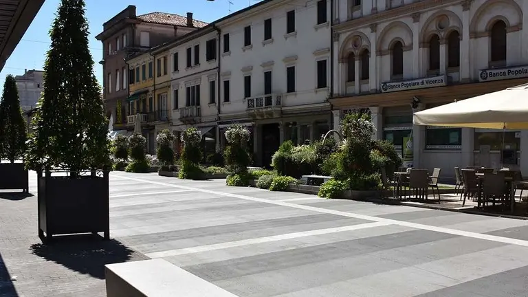 COLUCCI - DINO TOMMASELLA -S. DONA' - PANCHINE IN ISOLA PEDONALE