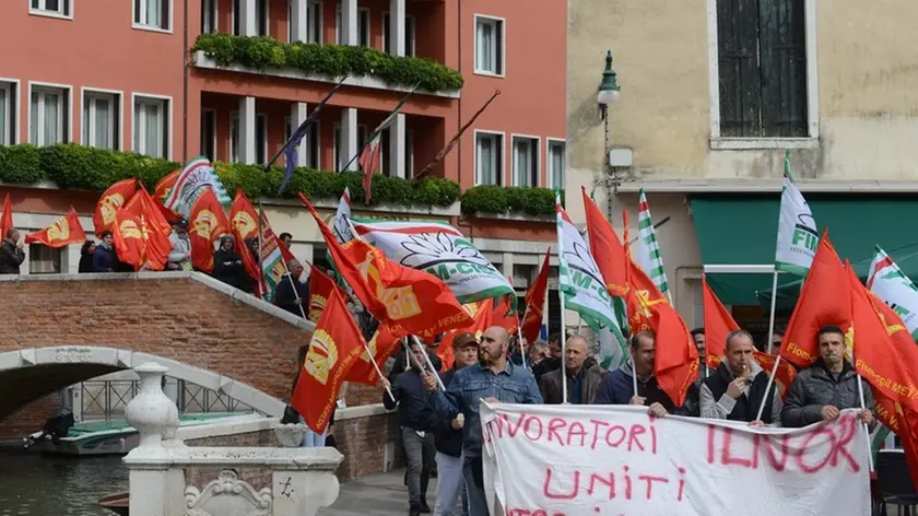 Interpress/M.Tagliapietra Venezia 01.10.2015.- Manifestazione lavoratori ILNOR di Scorzè contro i licenziamenti.