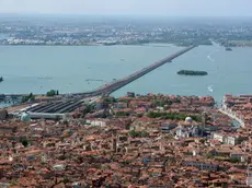 Interpress/Mazzega Venezia, 22.04.2015.- FOTO AEREE Nella foto Venezia e Ponte della Libertà