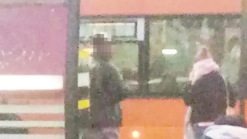 Pusher alla fermata del tram a Marghera