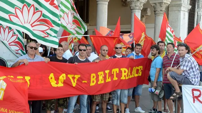 Agostini Interpress/M.Tagliapietra Venezia 08.08.2012.- Manifestazione Operai "Beltrame". Cà Farsetti, Comune di Venezia.