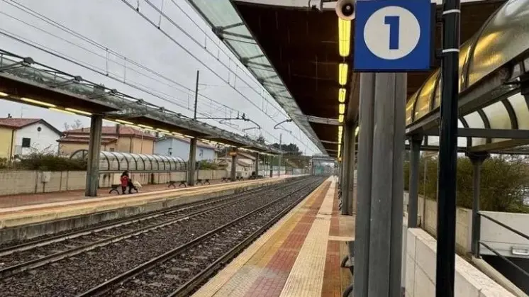 Il binario 1 della stazione di Spinea, teatro dell'aggressione