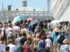 Interpress/M.Tagliapietra Venezia 07.08.2014.- Turisti Ponte della Paglia