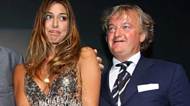 Carlo Pagan ex direttore del Casinò con Belen Rodriguez mentre taglia una torta durante una festa