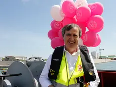 AGENZIA: Candussi. GIORNALISTA: Costa. DESCRIZIONE: manifestazione del candidato sindaco Luigi Brugnaro a bordo di 4 rimorchiatori, nella foto la partenza dal Canale Brentella, Marghera.