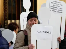 Agenzia candussi, giornalista Scattolin. Consiglio comunale e protesta lavoratori precari in via Palazzo Municipio Mestre