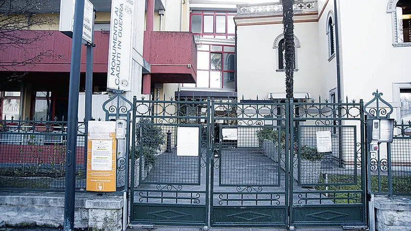 L’ingresso della casa di riposo Monumento ai caduti di San Donà