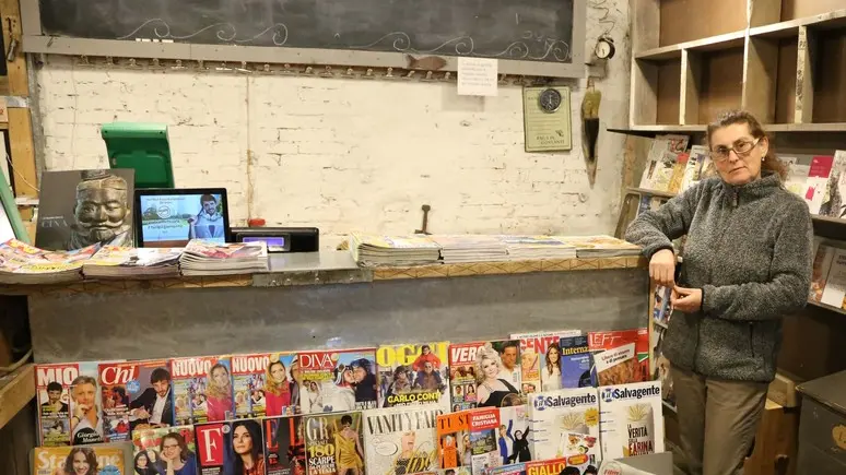 Foto Agenzia Candussi/ Ferrazza/ Mestre/ Viale Garibaldi/ Edicola che chiude/ Nella foto la titolare del'edicola