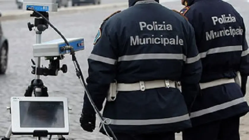 Un dispositivo targa system per l'identificazione delle auto in transito