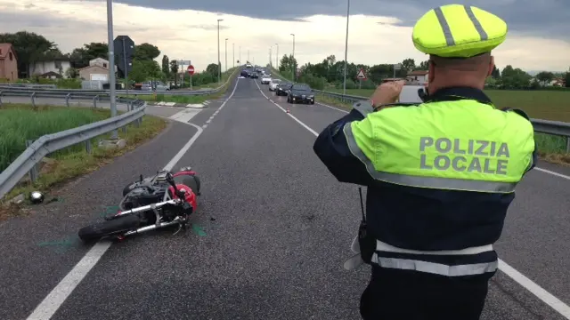 La scena dell'incidente in via Nuova Provinciale (foto Pòrcile)
