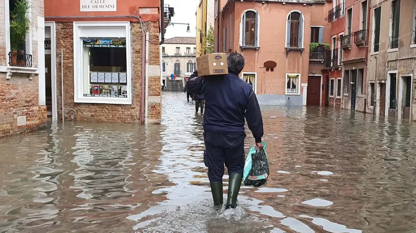 Interpress\M.Tagliapietra Venezia 28.11.2019.- Acqua alta a Venezia, cannaregio. FOTO DI IERI.